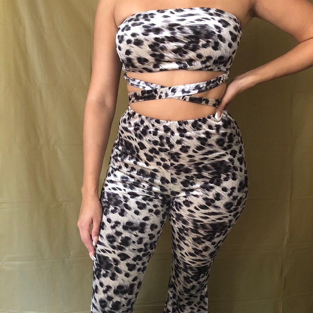 Two piece leopard print pant set
